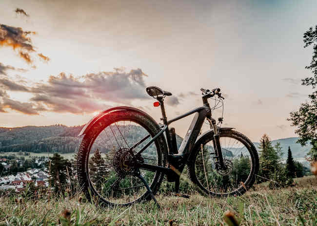 Le vélo électrique, l’allié surprenant du magicien close-up à Clermont-Ferrand